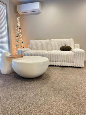 3 BDR 2Bathroom--AKL CBD